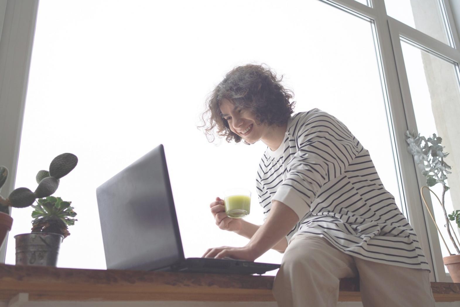 Laptop mit Excel-Finanzmodellen